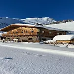 בית נופש Unique Alpine Pasture In The Zillertal Mountains